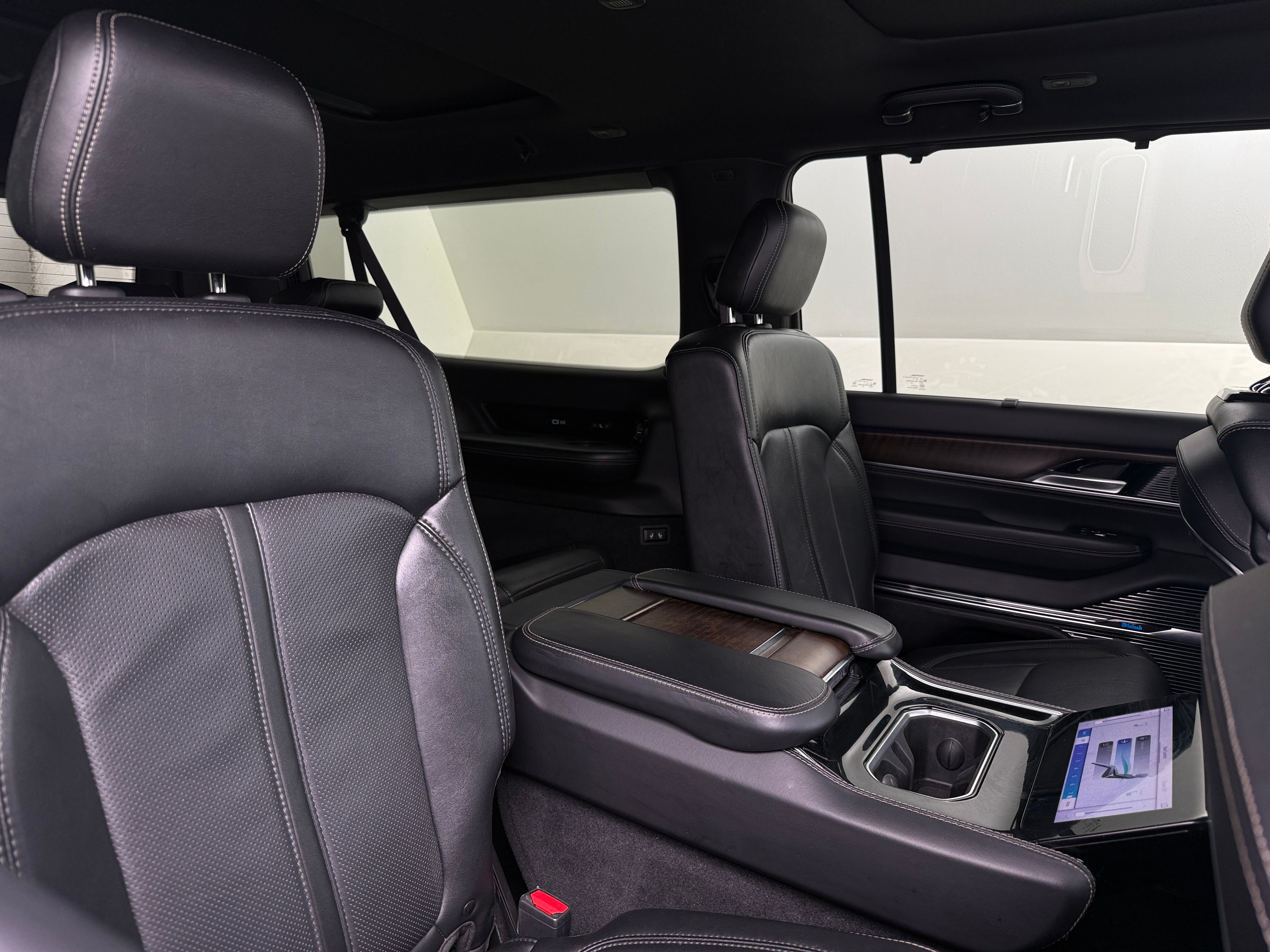 jeep grand wagoneer l 2024 1C4SJSEP2RS109777 image jeep grand wagoneer l 2024 1C4SJSEP2RS109777 image